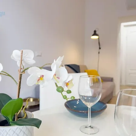 Imbriani 4c Tirabora Short Rent Triest
